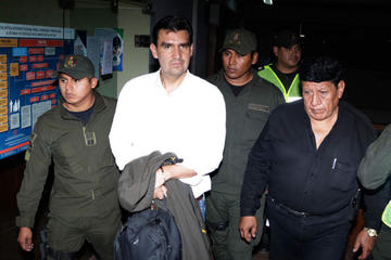 Leyes anuncia que va a gobernar desde prisión