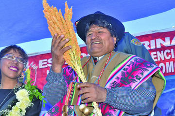 El presidente Evo Morales en el acto del 35 Aniversario de la Asociación Nacional de Productores de Quinua.