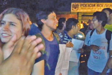 Determinan liberar a jóvenes que bloqueaban en defensa del 21F