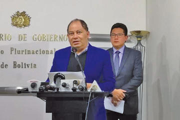 Piden informe oral al ministro Romero
