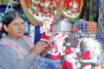 Centros de acogida inician feria navideña en Trinidad