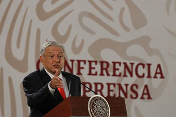 Proyecto de muro fronterizo se interpone entre EE.UU. y México  