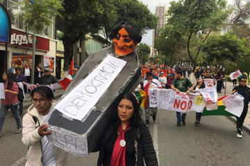 Manifestantes en todo el país se movilizaron, el 6 de diciembre, exigiendo el respeto al 21F.