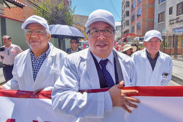 Médicos cumplen paro de 48 horas y Gobierno declara ilegal la medida 