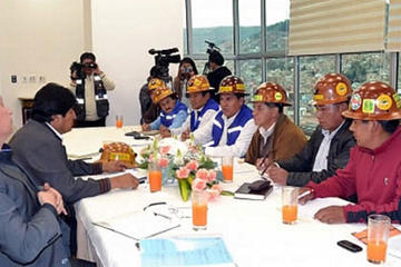 El presidente Evo Morales y Fencomin, en una reunión del 27 de noviembre, acordaron modificar la Ley 845.