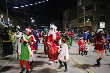 El ejecutivo municipal abrió la Entrada Navideña.