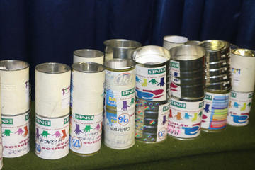 Las latas de recolección todavía están es las calles a la espera de colaboración.