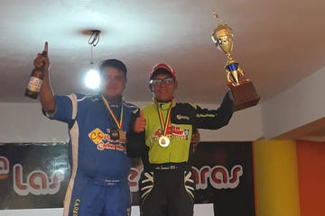 Jhon Garnica junto a Luis Sandoval.