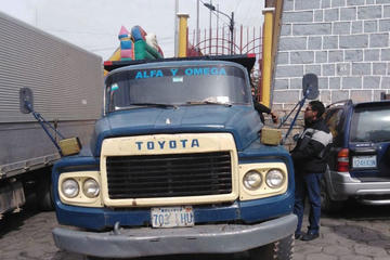 En la Villa Imperial circulan autos con hasta 50 años de antiguedad