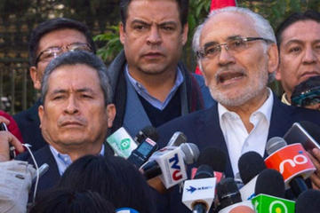 Carlos Mesa solicita construir una sociedad democrática este nuevo año