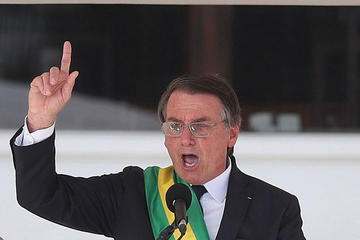 El nuevo presidente de Brasil habla durante la ceremonia de investidura celebrada hoy en el Palacio de Planalto.