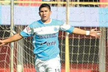 El delantero nacional.