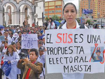 Médicos paran y otros apoyan el Seguro Universal de Salud