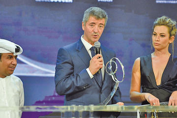 Miguel Gil Marín recoge el premio para Atlético.