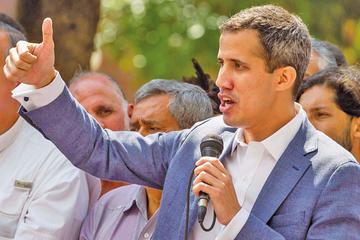 El presidente de la Asamblea Nacional de Venezuela, el opositor Juan Guaidó, participa en una concentración
