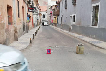Vehículo sufre avería y cierran una calle céntrica 