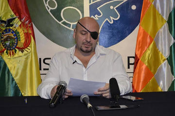 La renuncia fue presentada a las 10:00  de ayer jueves ante la Vicepresidencia.