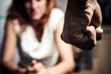 Un hombre le rompe a golpes los brazos y mandíbula a su mujer en El Alto