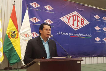El presidente de Yacimientos Petrolíferos Fiscales Bolivianos, Óscar Barriga.