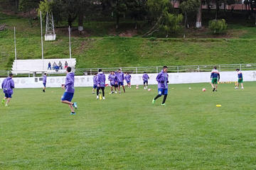 El plantel lila durante su última práctica en la cancha de Yacimientos.
