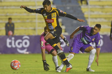 Real cae en su visita al Tigre de Achumani