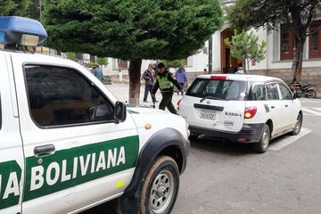 Policía no entrega boleta a su camarada