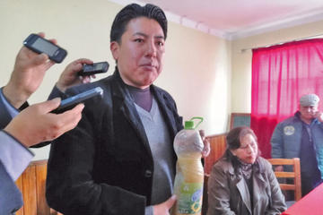 Comcipo denuncia que agua de mina entra a la laguna Chalviri