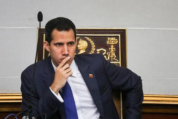 El jefe del Parlamento venezolano, Juan Guaidó, participa en una sesión del organismo.