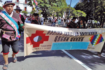 Indígenas de Chuquisaca Cochabamba y Potosí marchan hacia La Paz