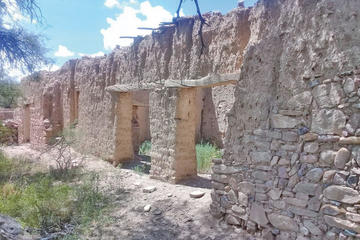 La foto muestra el grado de deterioro de la casa de Chequelte.