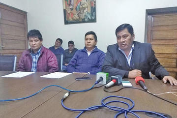 El gobernador hizo el anuncio en conferencia de prensa.