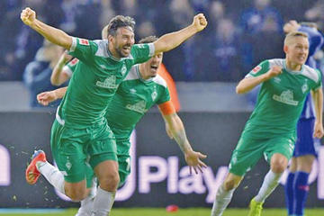 Claudio Pizarro hace historia en la Bundesliga