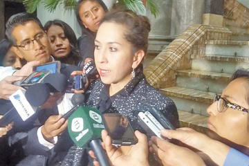 Presentan acusación contra la exministra Alexandra Moreira