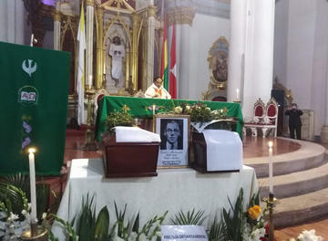 En la Catedral se celebró una misa en honor al laureado escritor.
