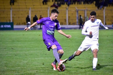 Mariano Berriex se enfrenta a un rival.