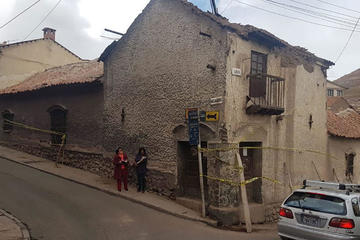Las concejalas Ugarte y Fuertes visitaron la edificación y verificaron el daño.