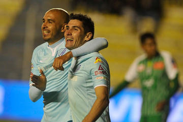 Marcos Riquelme y Jorge Pereyra en pleno festejo.