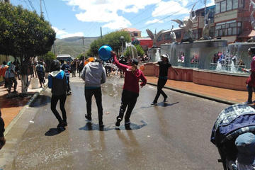 Durante el corso también se jugó con agua.