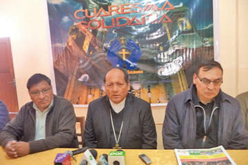 Monseñor Ricardo Centellas y el vicario Marco Abascal informaron los detalles.