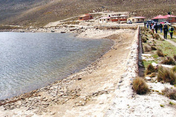 El agua de la laguna Chalviri no está contaminada..