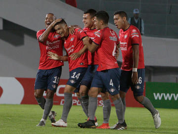 El  cuadro aviador festeja el segundo tanto del cotejo.