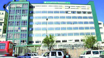 Dictan detención domiciliaria a médico por la trata de personas