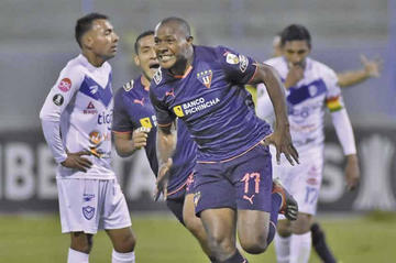 Juan Anangonó celebra el primer gol de su equipo.
