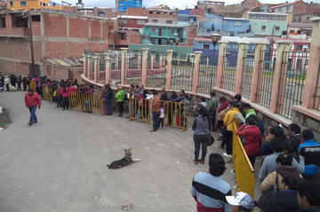 La fila para acceder a una entrada gratuita.