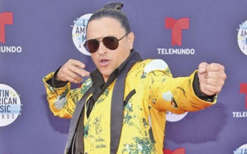 Elvis Crespo lanza reedición de disco "Suavemente", en su 20 aniversario