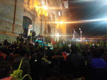 La misa de Domingo de Ramos se celebró en la plaza 10 de Noviembre.