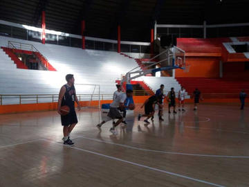 El equipo en plena práctica.