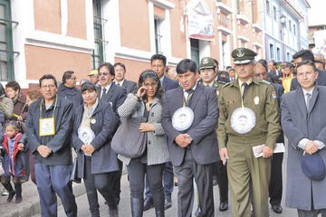 Las autoridades que encabezaron la procesión.