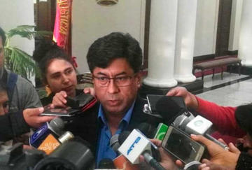 Comisión de Justicia admite denuncia para juicio contra Ceballos