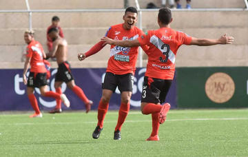 Los jugadores del cuadro potosino festejan el gol de la victoria.